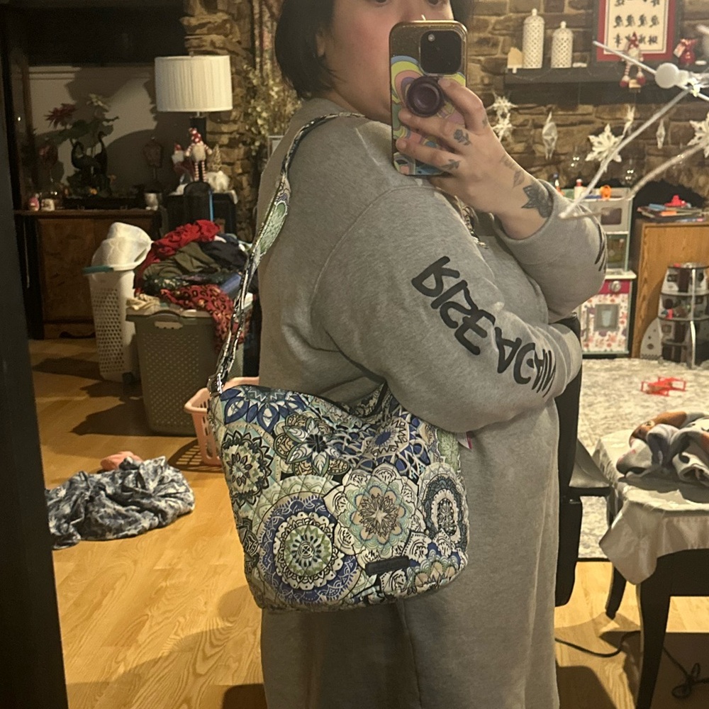 VERA BRADLEY NWT - bucket crossbody - Picture 8 of 9